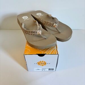 NIB Yellow Box Katleen Style Taupe Sandals Size 8.5
